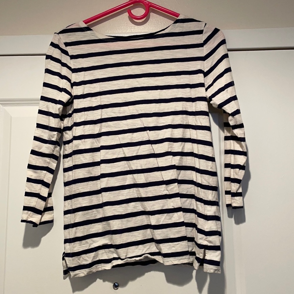 3/4 length sleeve blue and white shirt